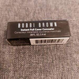 Bobbi Brown Concealer in Black Packaging